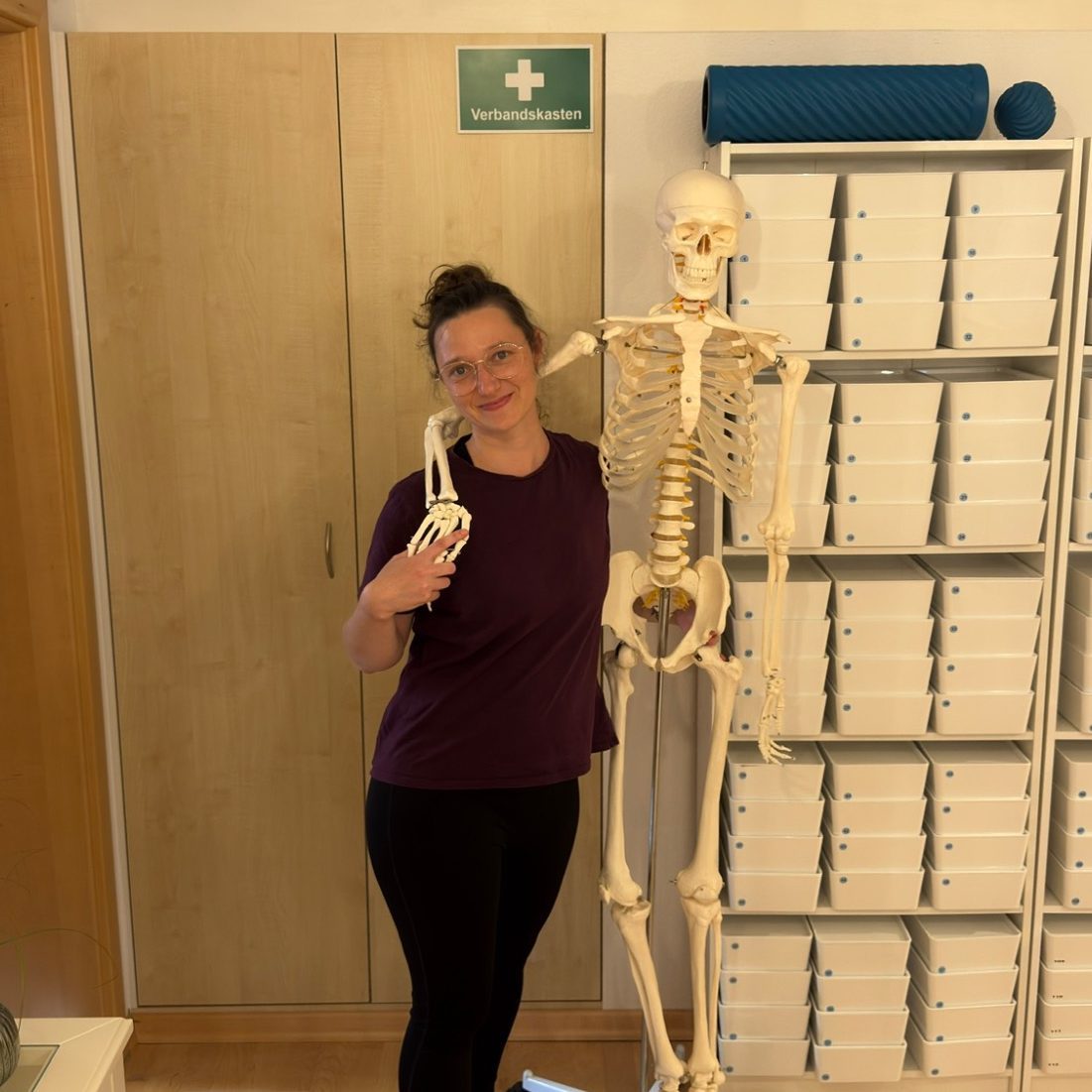 Physiotherapeutin Sabrina Sokolowski in ihrer Praxis Körper-Wohlbefinden in Überlingen
